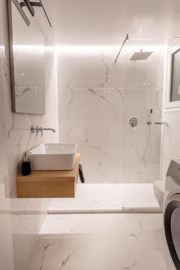 Elegant Apt 5' From Ampelokipi Metro Station Athens Exterior photo
